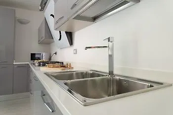 Halldis דירה סירמיונה